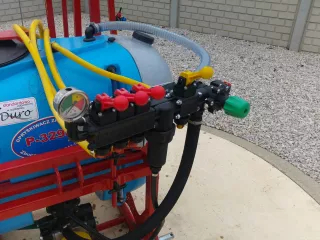 Anbauspritze (200 Liter) universal Gestänge, Weinbau / Feldspritze (10)