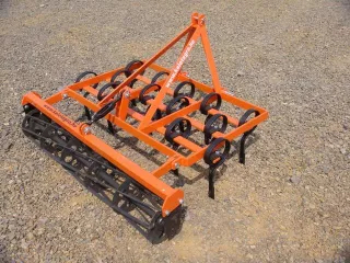 Combinator 140 cm, for Japanese compact tractors, with spring tines and clod crusher, Komondor SKO-140 (2)
