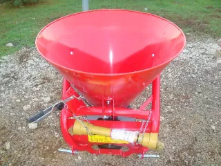 Compost Spreader (VN-300) with cardan shaft (1)