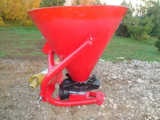 Compost Spreader (VN-300) with cardan shaft (2)