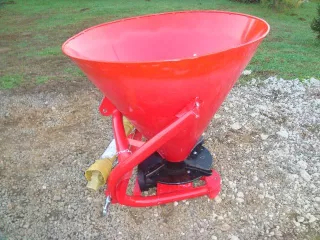 Compost Spreader (VN-300) with cardan shaft (4)