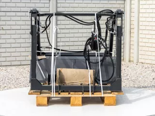 Front loader for Iseki TA215F, TA235F, TA255F, TA275F Japanese compact tractors, Komondor MHR-TA (3)