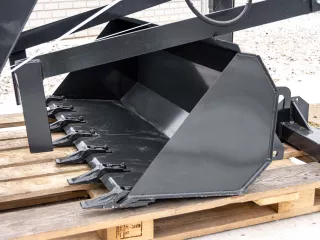 Front loader for Iseki TF21F, TF23F Japanese compact tractors, Komondor MHR-TF21F (9)