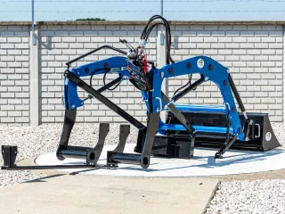 Front loader for Iseki TG23 Japanese compact tractors, Komondor PHR-TG23 (2)