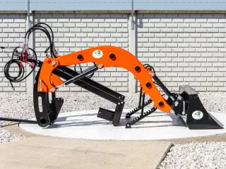 Front loader for Kubota GB200 Japanese compact tractors, Komondor PHR-250GB200 (1)