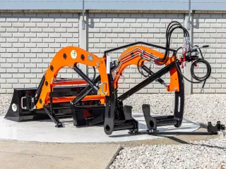 Front loader for Kubota GB200 Japanese compact tractors, Komondor PHR-GB200 (4)