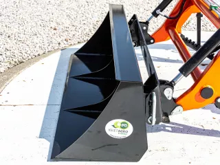 Front loader for Kubota GB200 Japanese compact tractors, Komondor PHR-GB200 (9)
