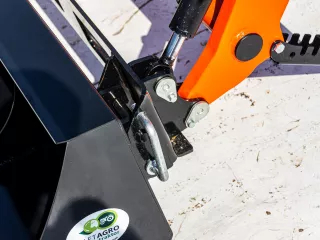 Front loader for Kubota GB200 Japanese compact tractors, Komondor PHR-GB200 (12)