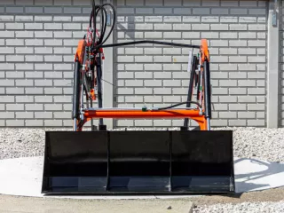 Front loader for Kubota GL23 Japanese compact tractors, Komondor PHR-GL23 (7)