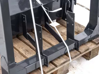 Front loader for Mitsubishi MT200 Japanese compact tractors, Komondor MHR-MT200 (8)