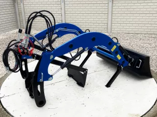 Front loader for Solis 26 tractors (2)