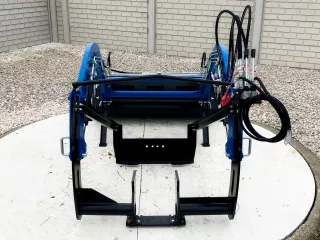 Front loader for Solis 26 tractors (3)