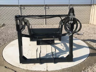 Front loader for Yanmar AF-30 Japanese compact tractors, Komondor MHR-100AF30 (1)