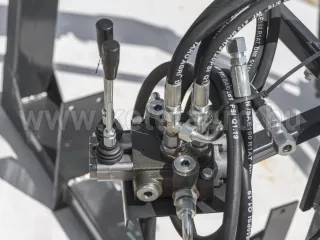 Front loader for Yanmar F235D Japanese compact tractors, Komondor MHR-100F235D (1)