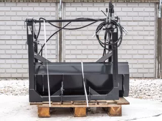 Frontlader für Iseki TF21F, TF23F japanischen Kleintraktor, Komondor MHR-TF21F (3)