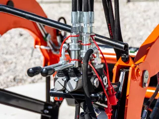 Frontlader für Kubota GB200 japanischen Kleintraktor, Komondor PHR-GB200 (8)