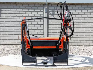 Frontlader für Kubota GL23 japanischen Kleintraktor, Komondor PHR-GL23 (3)