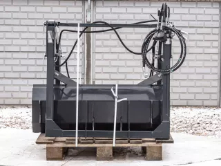 Frontlader für Mitsubishi MT200 japanischen Kleintraktor, Komondor MHR-MT200 (3)