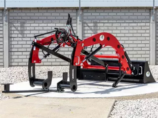 Frontlader für Yanmar AF-16 japanischen Kleintraktor, Komondor PHR-AF-16 (2)