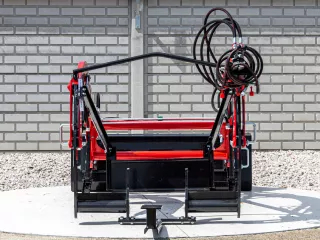 Frontlader für Yanmar AF-16 japanischen Kleintraktor, Komondor PHR-AF-16 (3)