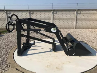 Frontlader für Yanmar AF-30 japanischen Kleintraktor, Komondor MHR-AF30 (2)