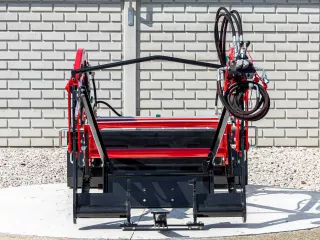 Frontlader für Yanmar F-200 japanischen Kleintraktor, Komondor PHR-F-200 (3)