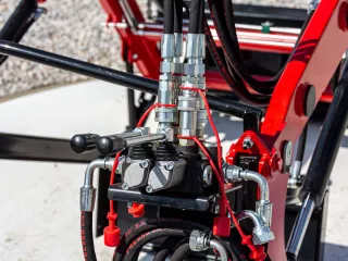 Frontlader für Yanmar F-200 japanischen Kleintraktor, Komondor PHR-F-200 (8)