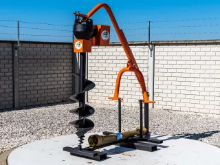 Hole digger machine, with PTO shaft, for Japanese compact tractors (4)