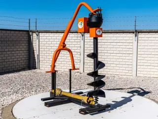 Hole digger machine, with PTO shaft, for Japanese compact tractors (9)