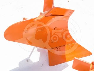 Plow with 3 heads, for 24-30HP Japanese compact tractors, Komondor SE-3 (8)