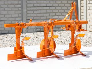 Plow with 3 heads, for 24-30HP Japanese compact tractors, Komondor SE-3 (1)