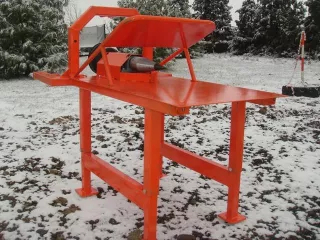 Konischer Holzspalter für japanischen Kleintraktoren, Komondor RH-400 (4)