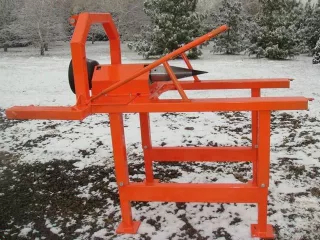 Konischer Holzspalter für japanischen Kleintraktoren, Komondor RH-400 (9)