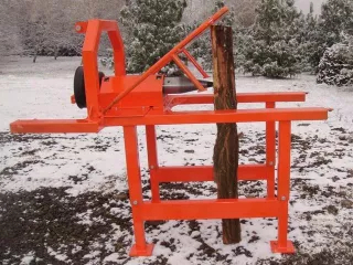 Konischer Holzspalter für japanischen Kleintraktoren, Komondor RH-400 (10)