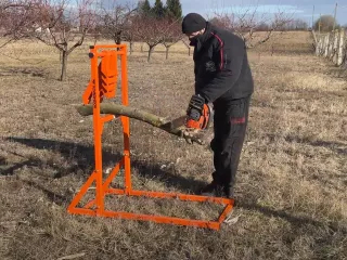 log support stand for cutting wood, Komondor SFA (3)