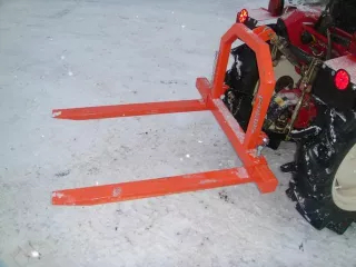 Pallet fork with bale spear for Japanese compact tractors, Komondor RVBT-300 (3)