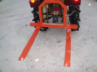 Pallet fork with bale spear for Japanese compact tractors, Komondor RVBT-300 (4)