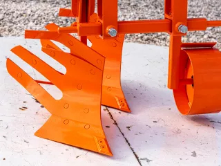 Plow with 2 heads, for 15-23HP Japanese compact tractors, Komondor SER-2 (7)