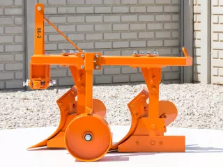 Plow with 2 heads, for 16-23HP Japanese compact tractors, Komondor SE-2 (4)