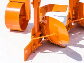 Plow with 2 heads, for 16-23HP Japanese compact tractors, Komondor SE-2 (9)