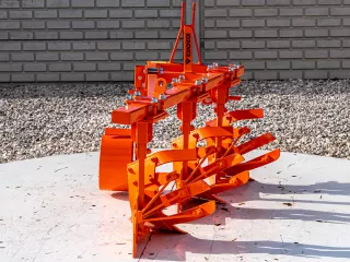 Plow with 3 heads, for 19-30HP Japanese compact tractors, Komondor SER-3 (2)
