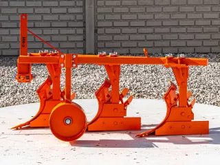 Plow with 3 heads, for 19-30HP Japanese compact tractors, Komondor SER-3 (4)