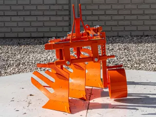 Plow with 3 heads, for 19-30HP Japanese compact tractors, Komondor SER-3 (6)