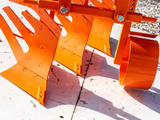 Plow with 3 heads, for 19-30HP Japanese compact tractors, Komondor SER-3 (8)