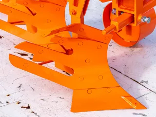Plow with 3 heads, for 19-30HP Japanese compact tractors, Komondor SER-3 (10)