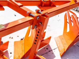 Plow with 3 heads, for 19-30HP Japanese compact tractors, Komondor SER-3 (11)