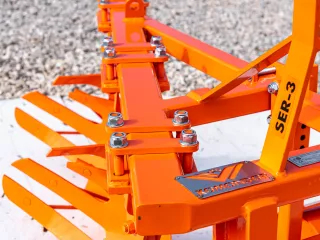 Plow with 3 heads, for 19-30HP Japanese compact tractors, Komondor SER-3 (14)