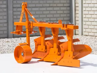 Plow with 3 heads, for 24-30HP Japanese compact tractors, Komondor SE-3 (3)
