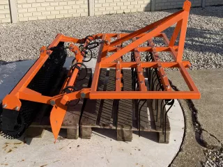 Reitplatzpfleger für Kleintraktoren, Komondor SLM-160 (2)