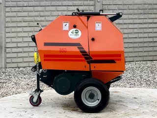 Round baler  for Japanese compact tractors, 50x70cm, with net wrapper Komondor RKB-850N (1)